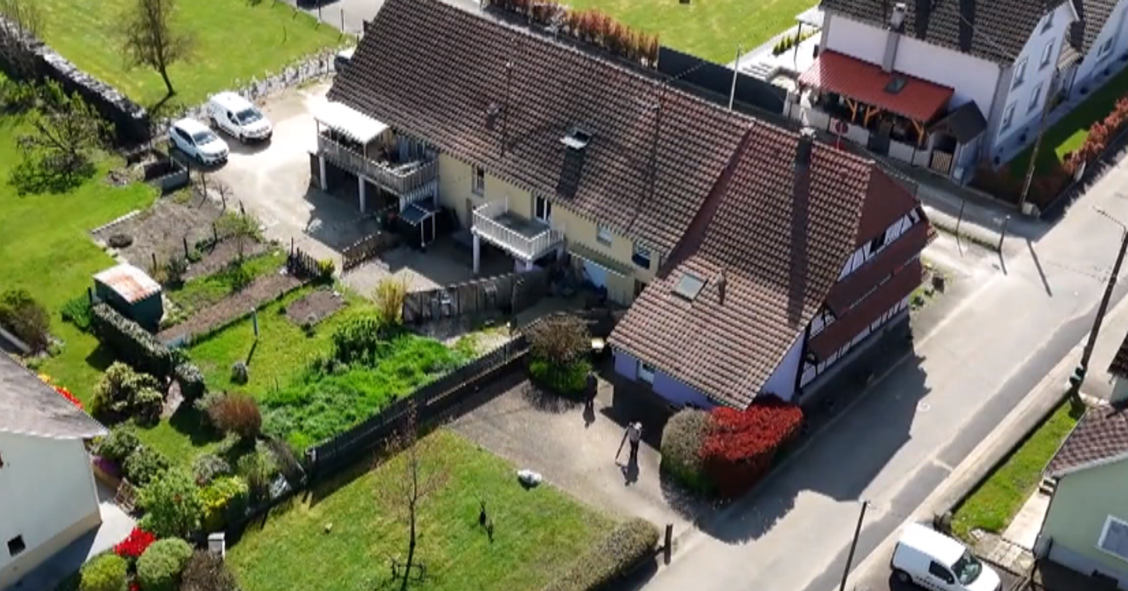 be trai 9 tuoi bi cha nhot trong xe tai hon 1 nam lo chuyen tu am thanh la 1400