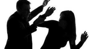 Bi Chong Danh Sau Khi Co Nguoi Thu Ba Khong Duoc Dua Con Di Toi Dung Giua Noi Dau Va Be Tac 2E923A03