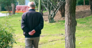 bi con tu choi phung duong tuoi gia toi noi dung 1 cau khien con day dut nhieu nam 872