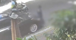 bi o to cuon vao gam khi di bo nguoi phu nu o tphcm tu vong thuong tam 1385