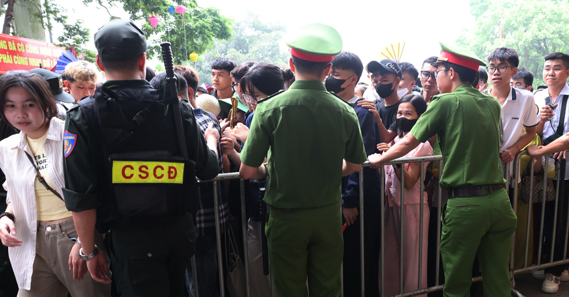 bien nguoi tray hoi den hung canh sat cang minh dieu tiet phan luong 913