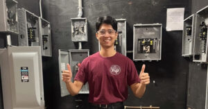 Bỏ đại học, chuyển học nghề để né mất việc vì AI 1 bo dai hoc chuyen hoc nghe de ne mat viec vi ai 2647