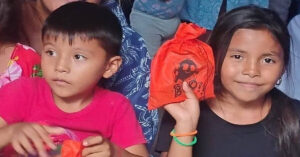 bo me ra ngoai chi 20 phut chi em o nha choi tron tim va cai ket dau long 762