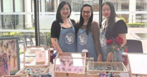 Bo Viec Luong Cao 3 Phu Nu Ha Noi Dinh Dam Me Vao Nhung Chiec Ghim Cai Ao 2471