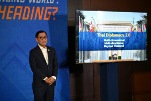 bo truong ngoai giao thai lan sihasak phuangketkeow gioi thieu ve chinh sach ngoai giao 2.0 voi bao