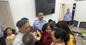 buc thu cau cuu cua nguoi con giup me 70 tuoi tim lai ho hang sau nua the ky 1661