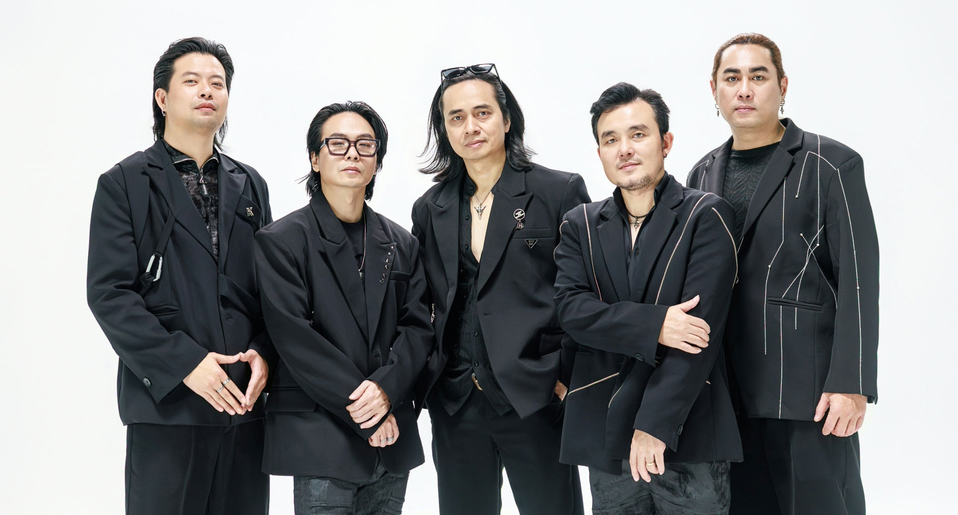 Buc Tuong Ra Mat San Pham Ve Thang Dinh Menh 1227