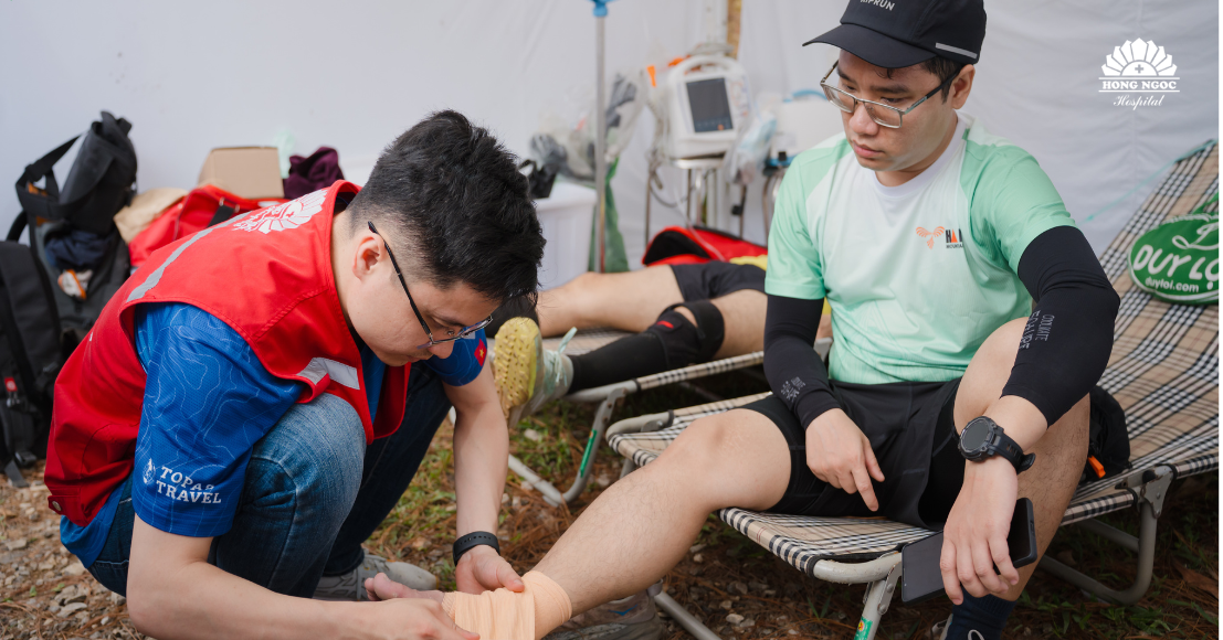 bvdk hong ngoc bao tro y te tai giai chay hanoi mountain trail 1437