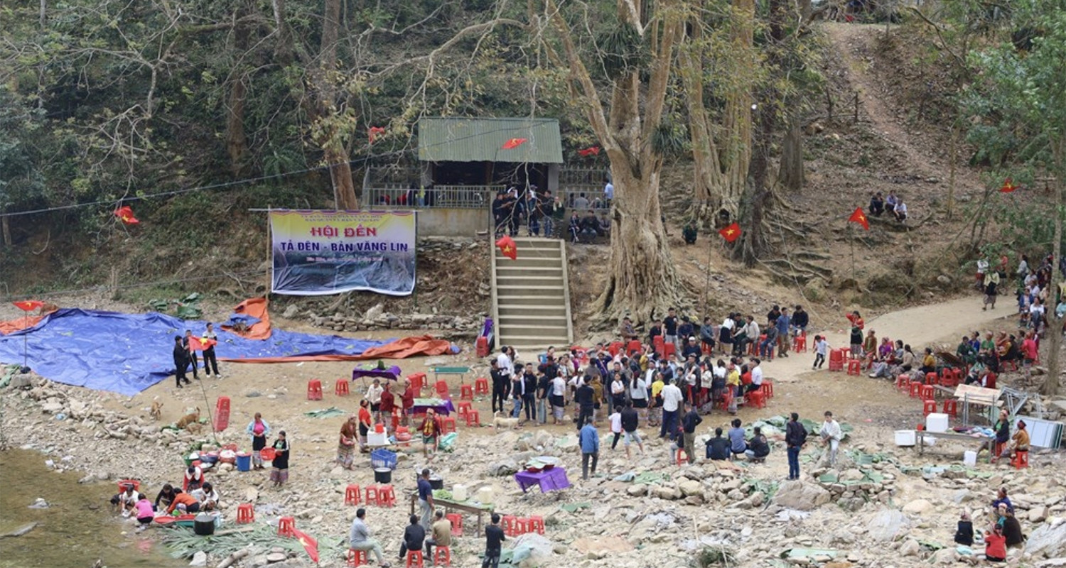 Ca Ban Giu Khuc Suoi 1Km Truoc Den Thieng O Nghe An Moi Nam Chi Mo Mot Lan 1908