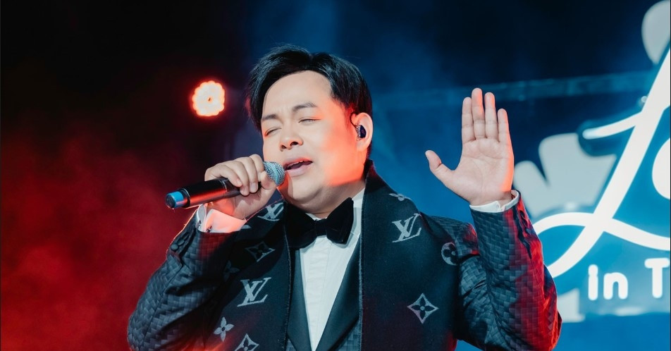 Ca Si Quang Le Ngoi Khong Moi Thang Cung Thu Gan Nua Ty 3358841Ee8D746Cd97B233526305Ecdb 215