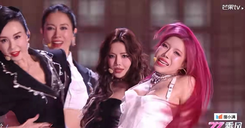 ca si trang phap thang kep gioi thieu dac san keo lac ha noi o dap gio 765