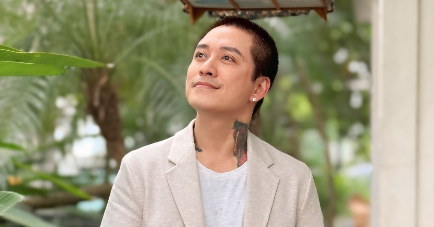 Ca Si Tuan Hung Len Tieng Ve Thong Tin Dang Om Nang Mat Giong 1893