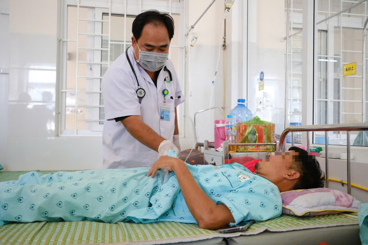 cac co so y te dang tap trung dieu tri cho cac benh nhan co dau hieu ngo doc thuc pham
