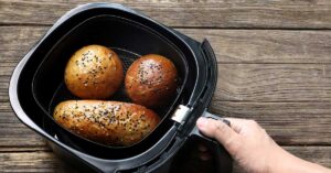 cach lam banh mi bang noi chien khong dau