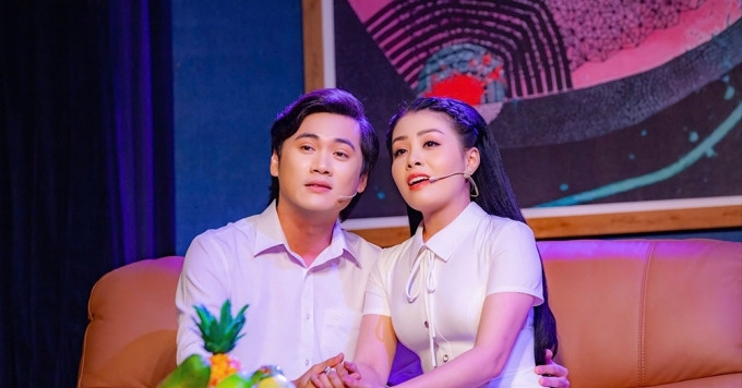 cai luong trong cuoc chay dua song con 1078