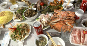 Cam 300 Nghin Mung Cuoi Ban Co Gai Voi Doi Phong Bi Khi Thay Mam Co D51F37A04Ecd4Ea6B6B5A0D8307F574F