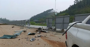 can bo cong an tu vong sau khi dieu khien o to dam vao rao ton tren cao toc 1385