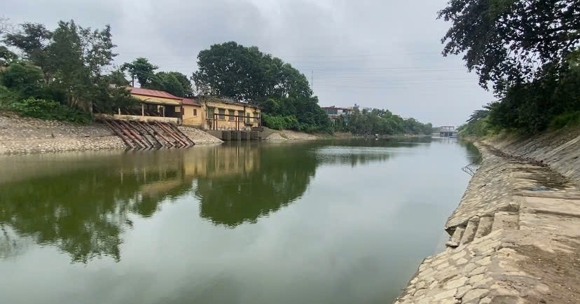 Can Canh Kenh Dan Nuoc Moi Bo Cap Cho Song To Lich Giai Cuu Loat Khu Ngap Ung O Ha Noi 3025