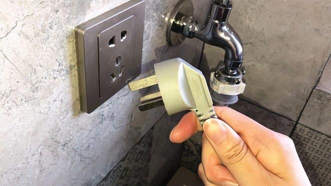 canh bao hoa don dien tang vot 4 thiet bi dien can rut phich cam ngay sau khi su dung de tranh dot t