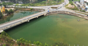 canh khac la tai ho nuoc thai cua cong ty hoa chat tung phu vang vang day dac 3831