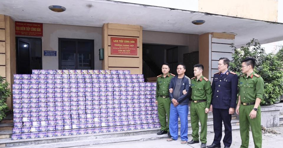 canh sat chan o to cho hon 700kg hang cam phan thanh huong ra dau thu 1947