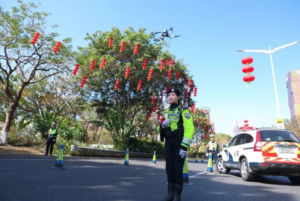 Trung Quốc dùng drone và AI để xử lý vi phạm xe máy, xe đạp điện 2 canh sat giao thong thanh pho tham quyen su dung drone de phat hien va xu ly vi pham giao thong. anh