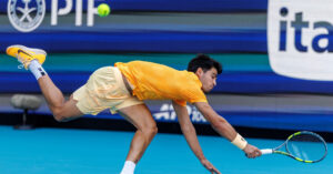 carlos alcaraz gan nhu khoc toi khong chiu noi chi muon ve nha 301