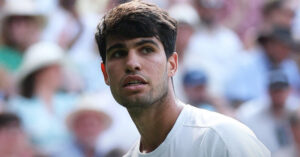 carlos alcaraz rut lui khoi wimbledon tu dinh cao den noi lo 2594