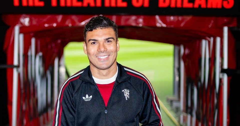 casemiro hay nhat tran mu 2 1 brentford harry maguire xin thua 251