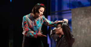 Câu hỏi nhói lòng từ vở diễn của NSƯT Thiện Tùng 1 cau hoi nhoi long tu vo dien cua nsut thien tung 1028