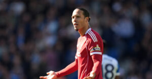 cau thu liverpool hop khan nham cuu van mua giai 276