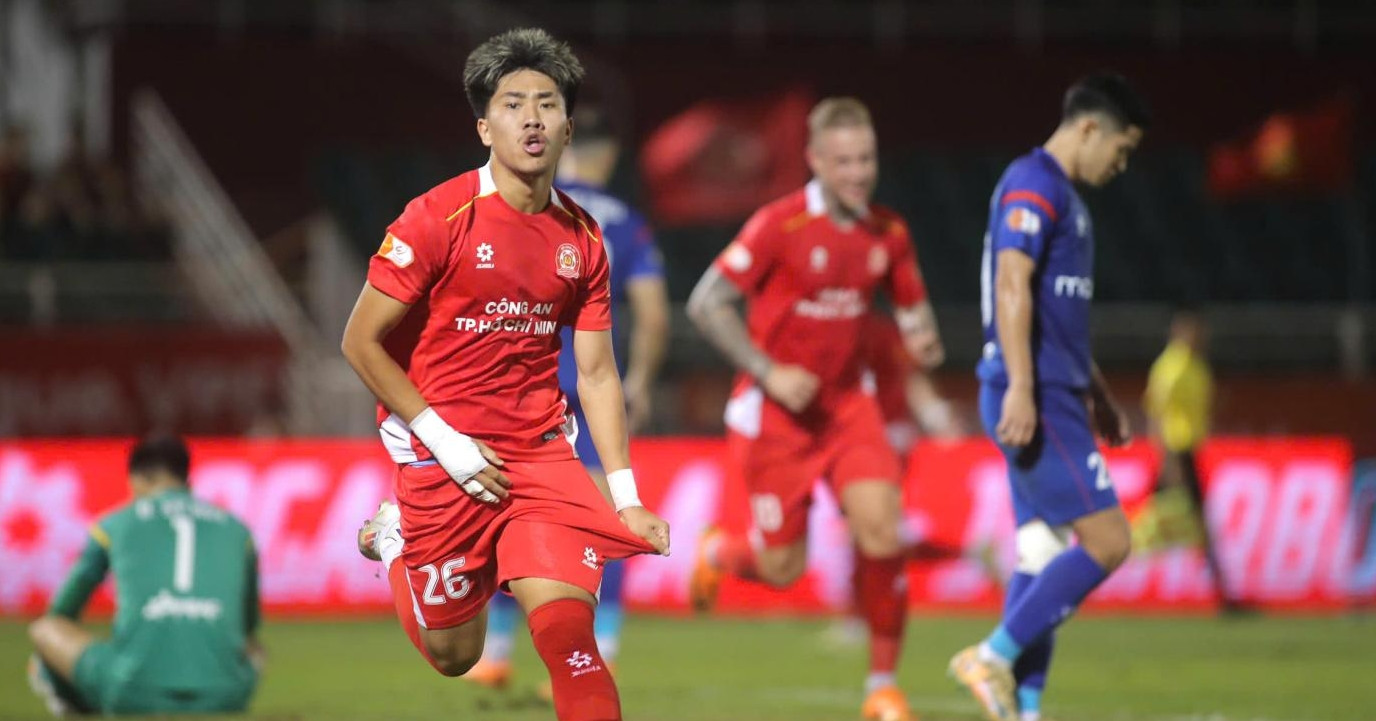 cau thu viet kieu khoa ngo che mo tien linh ca tphcm bo tui 3 diem 3604