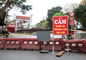 Dựng rào chắn, cấm cầu Long Biên phục vụ thi công sửa chữa trong 60 ngày 1 cau long bien 13