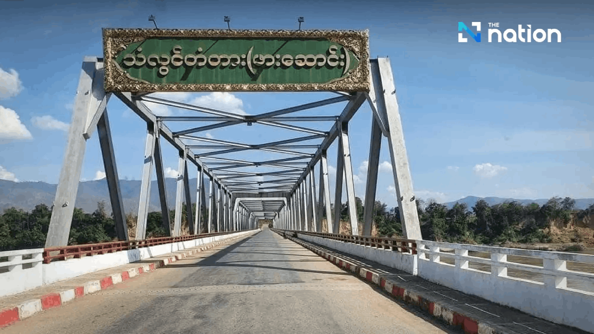cay cau noi hai bo song salween khu vuc bien gioi hai nuoc thai lan myanmar. anh the nation 1