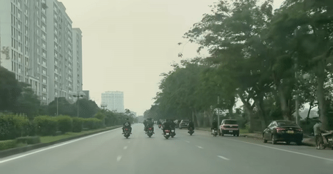 chan nhom quai xe o ha noi lo thu pham trong clip lan truyen tren mang xa hoi 774