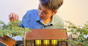 Chang Trai Hung Yen Me Lam Mo Hinh Nha Xua Ke Ky Niem Roi Nuoc Mat 1430