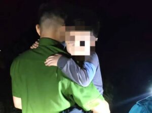 chau be duoc tim thay trong tinh trang hoang loan