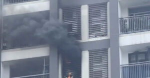 Cháy căn hộ tầng 10 chung cư cao cấp, cư dân hoảng loạn tháo chạy 1 chay can ho tang 10 chung cu cao cap o tphcm cu dan hoang loan thao chay 1542