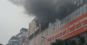 chay chung cu o ha noi lua boc ngun ngut tai tang 6 1426