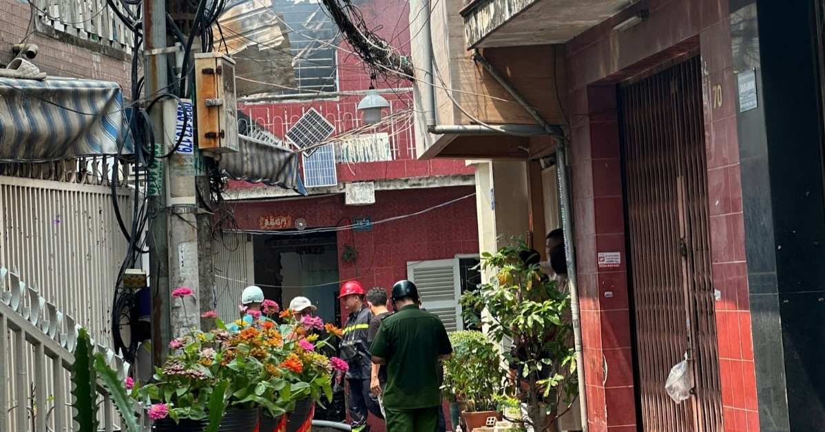 Chay Nha Trong Hem Giua Trua Khu Dan Cu O Trung Tam Tphcm Nao Loan 794