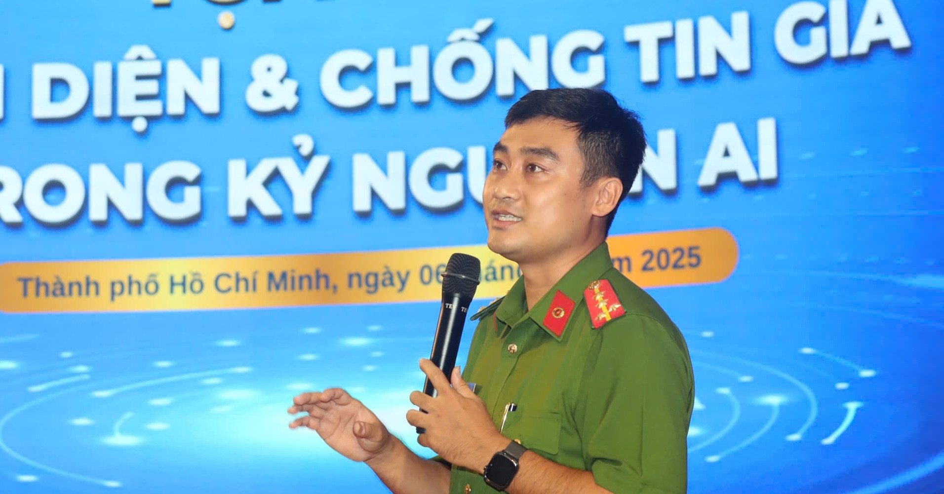 Chi Mot Tin Nhan Co Don Qua Sinh Vien Sap Bay Lua Dao 234