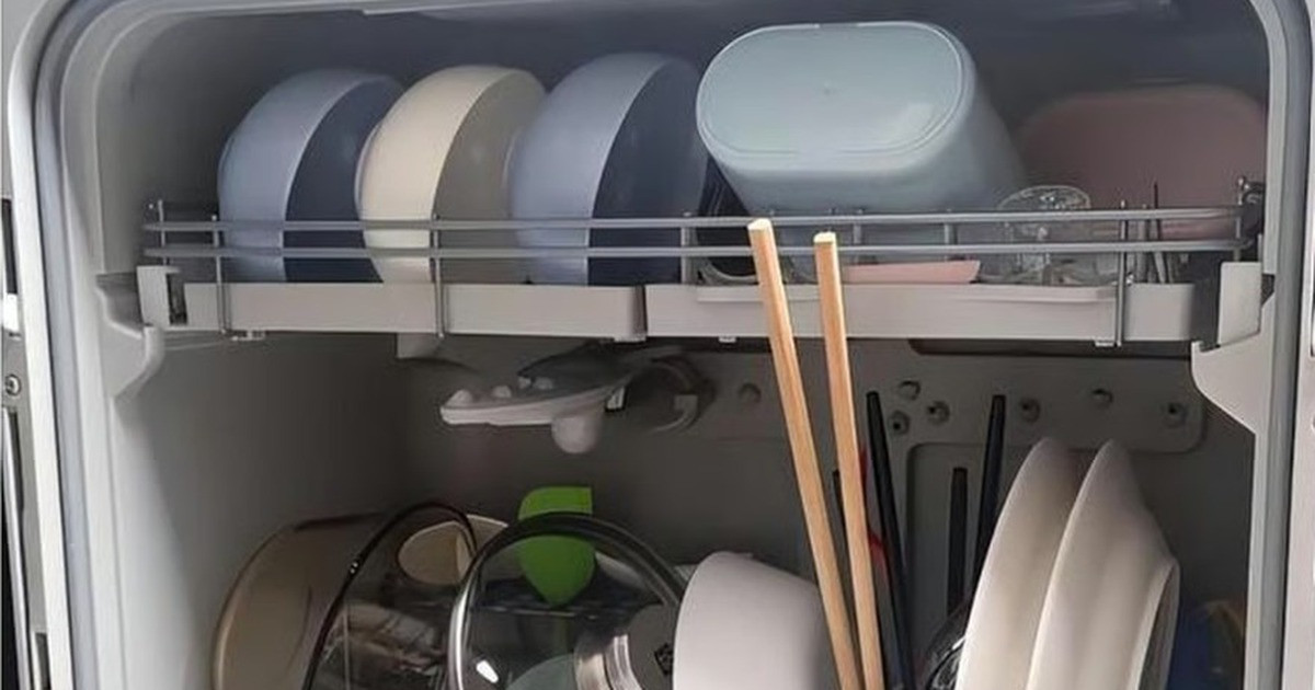 Chong Khien Vo Bat Khoc Bo Nha Di Giua Dem Chi Vi Mua May Rua Bat Khong Ban Bac Ccfcff7Dff494869B11D