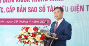 chu tich tinh quang ninh su dung tram dich vu so de xoa may photocopy 3222