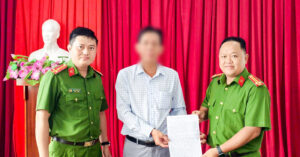 chuyen khoan nham gan 1 ty dong nguoi dan ong duoc cong an hai tinh giup lay lai 641