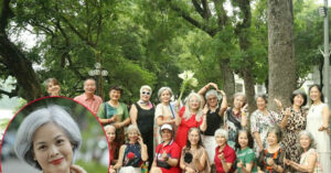 Chuyen Thu Vi Phia Sau Loat Anh Chi Em Trung Nien Tu Tin Khoe Mai Toc Bac Trang 1081