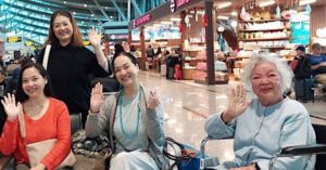 chuyen xuc dong 3 nsnd nsut cung dua me phai ngoi xe lan di du lich 2718