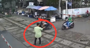 clip hanh dong cua nguoi dan ong khi barie da ha gay buc xuc 1443