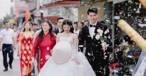 co gai hai phong lay anh hang xom hai nha dung chung rap dat chung 130 mam co 969