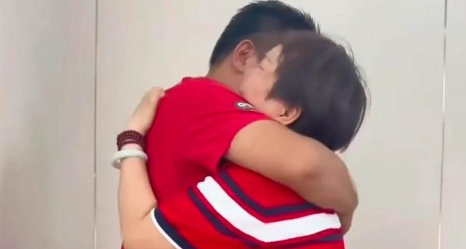 Con 9 Thang Tuoi Bi Bat Coc Ngay Truoc Cua Nha Me Nghen Ngao Gap Lai Sau 18 Nam 2014