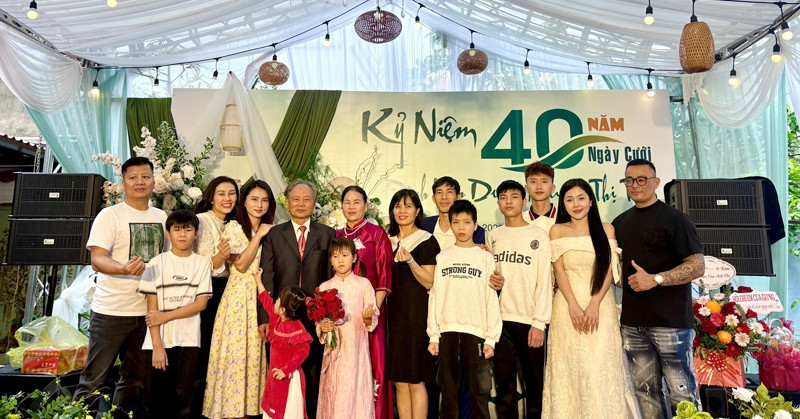 con re to chuc le ky niem 40 nam ngay cuoi cho bo me vo nhan nhu dieu xuc dong 1736